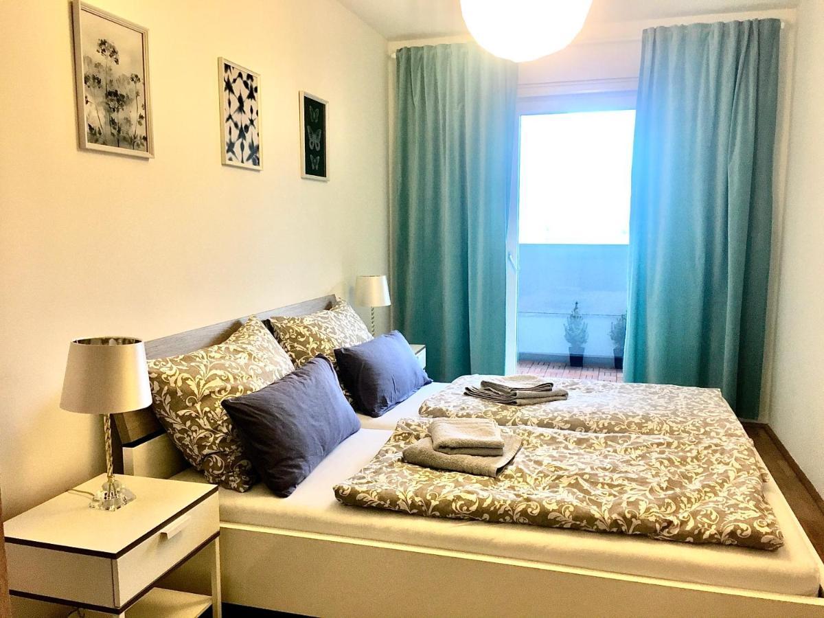 2 Bedroom Apartment Next To Metro U1 And Garage Parking Bécs Kültér fotó