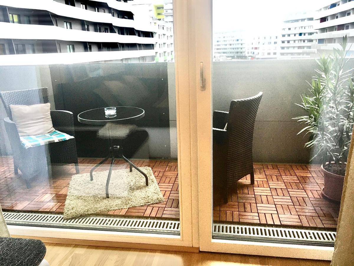 2 Bedroom Apartment Next To Metro U1 And Garage Parking Bécs Kültér fotó