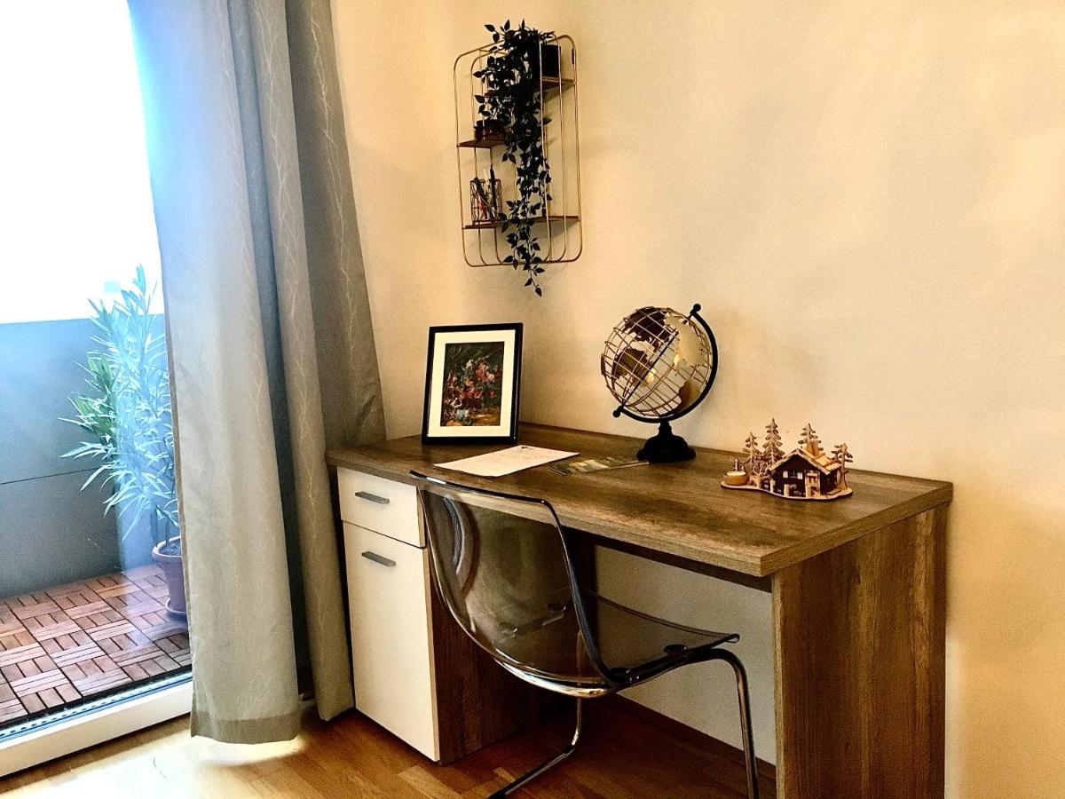2 Bedroom Apartment Next To Metro U1 And Garage Parking Bécs Kültér fotó