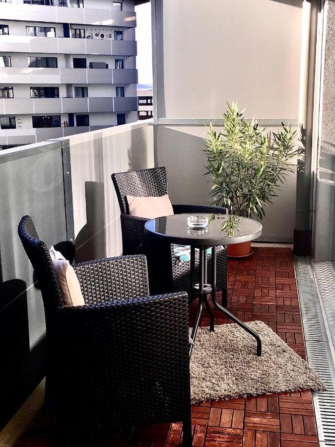 2 Bedroom Apartment Next To Metro U1 And Garage Parking Bécs Kültér fotó
