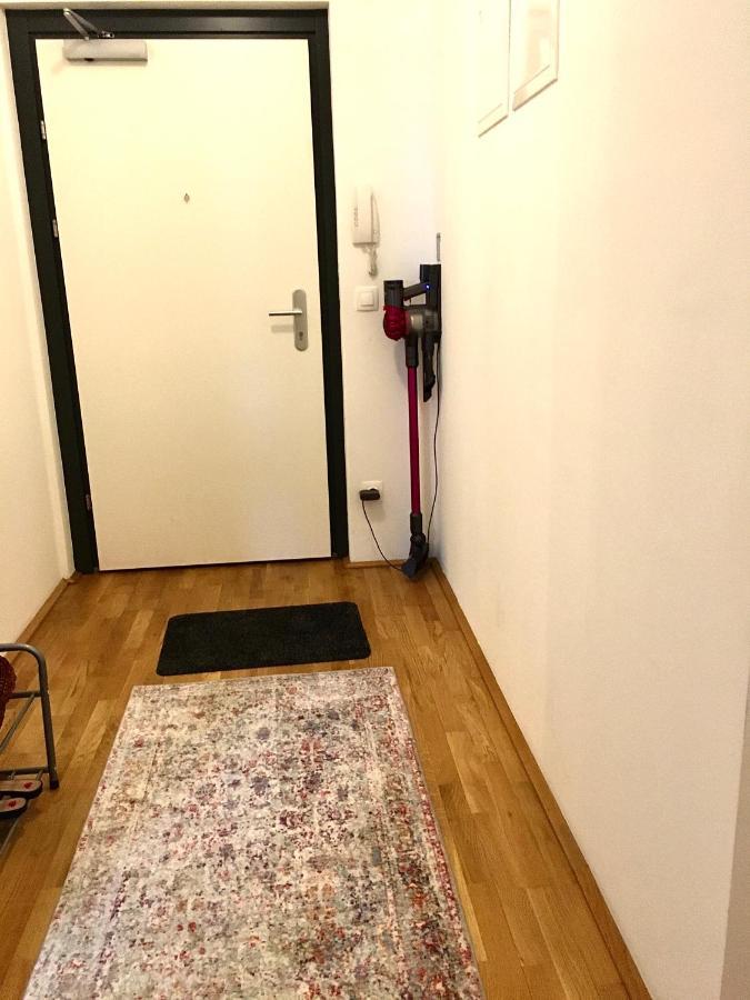 2 Bedroom Apartment Next To Metro U1 And Garage Parking Bécs Kültér fotó