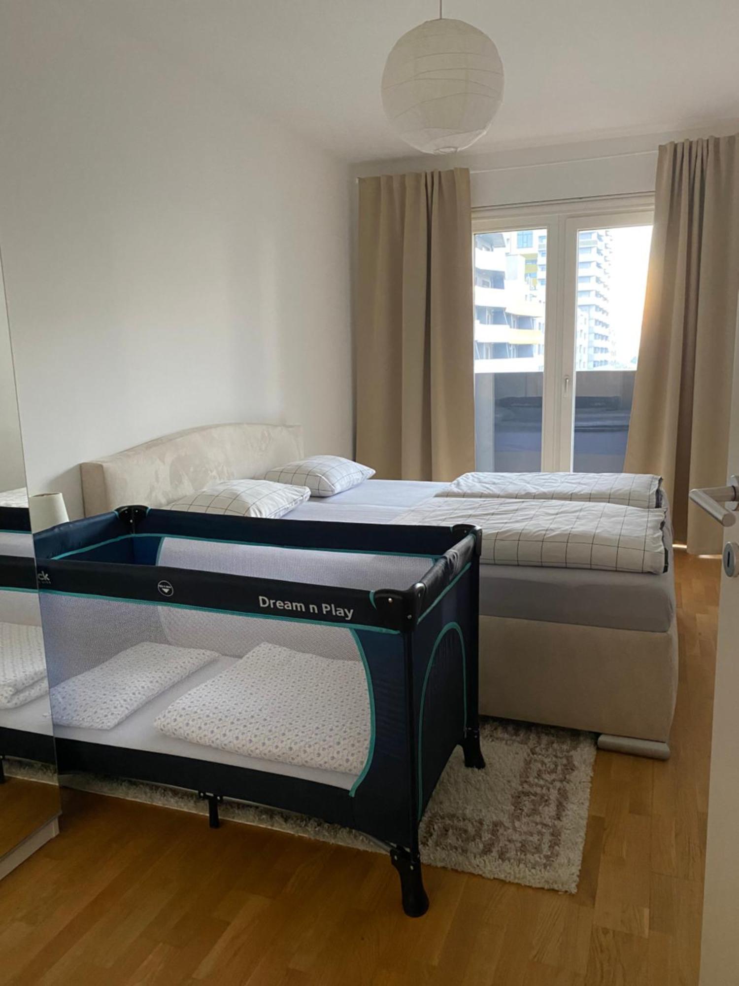 2 Bedroom Apartment Next To Metro U1 And Garage Parking Bécs Kültér fotó